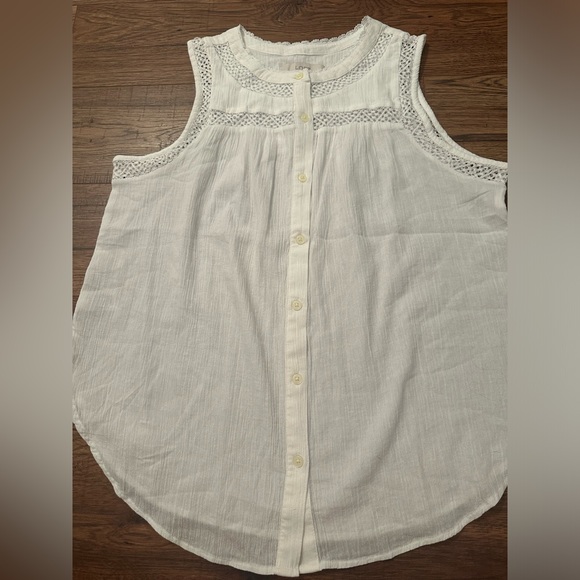 White Sleeveless Top - Picture 1 of 4